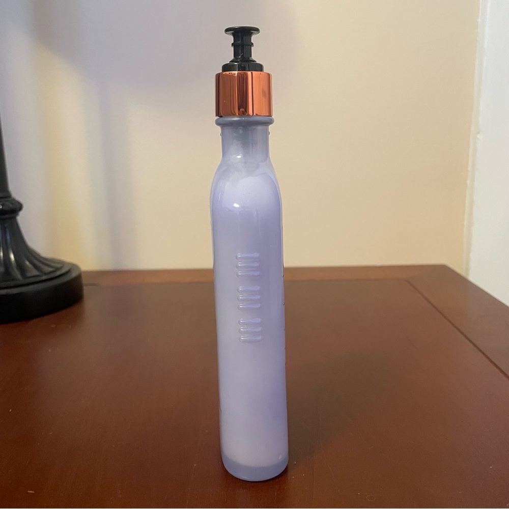 BATH & BODY WORKS AROMATHERAPY RELAXING MIDNIGHT SKY CHAMOMILE PATCHOULI LOTION - Picture 4 of 7